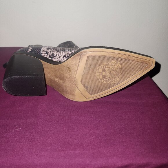 Vince Camuto Gigietta snakeskin print bootie Size 8 - Picture 8 of 9